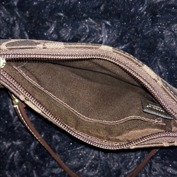 Set Of Two Brown and Black Coach wristlets - Picture 5 of 8